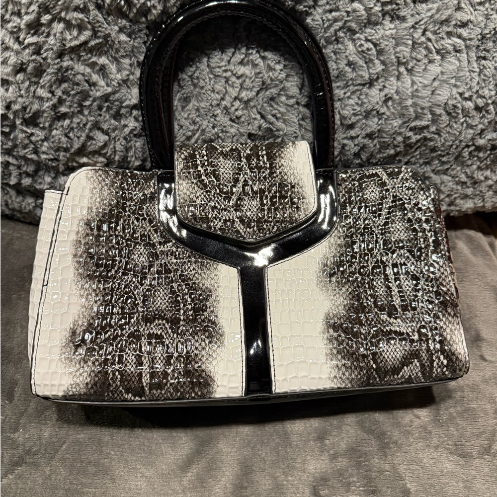 Elegant Black and White Crossbody Bag